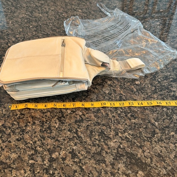 Button vintage genuine leather white crossbody NWT 2 - Picture 9 of 14
